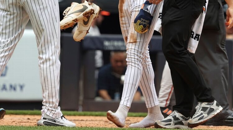 Yankees’ Jazz Chisholm Jr. crosses plate without both shoes Yankees’ Jazz Chisholm Jr. crosses plate without both shoes
