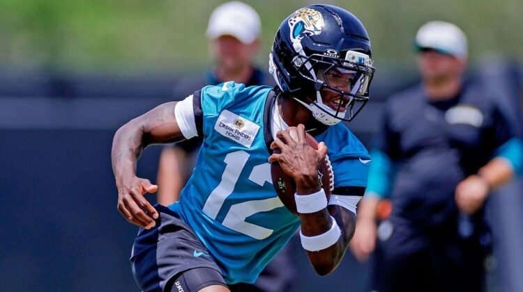 Travis Hunter signs 4-year, .65M deal with Jaguars Travis Hunter signs 4-year, .65M deal with Jaguars