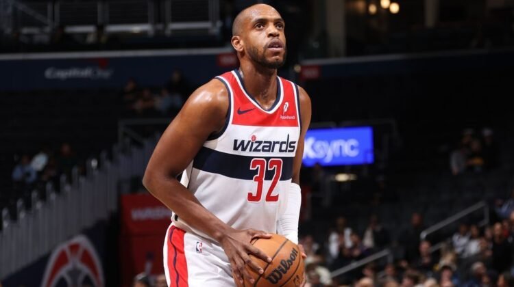 Sources – Wizards’ Khris Middleton picks up .3M option Sources – Wizards’ Khris Middleton picks up .3M option