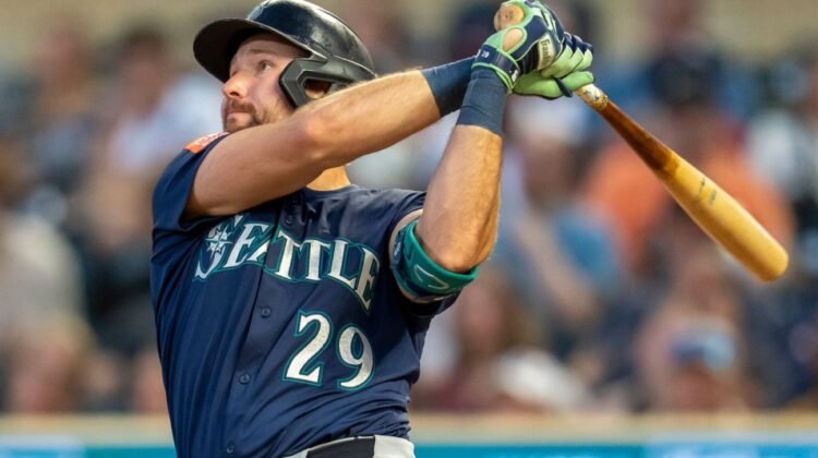 Cal Raleigh hits 32nd home run in Seattle Mariners’ 11-2 win Cal Raleigh hits 32nd home run in Seattle Mariners’ 11-2 win