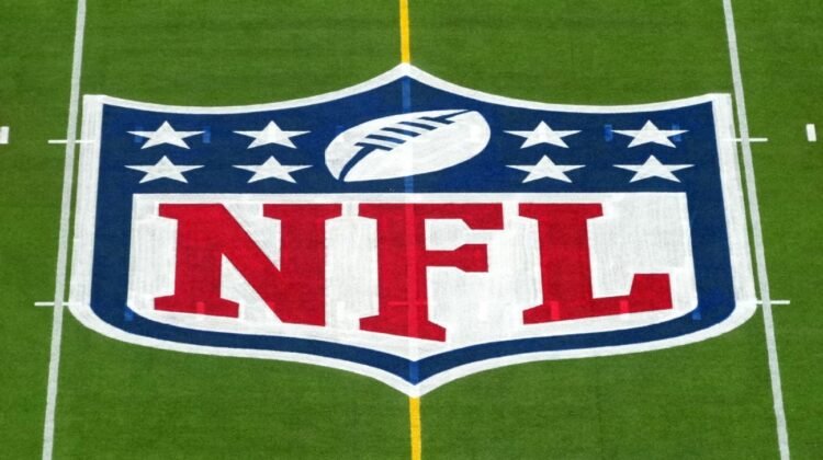 Arbiter – NFL urged clubs to limit guaranteed deals, didn’t collude Arbiter – NFL urged clubs to limit guaranteed deals, didn’t collude
