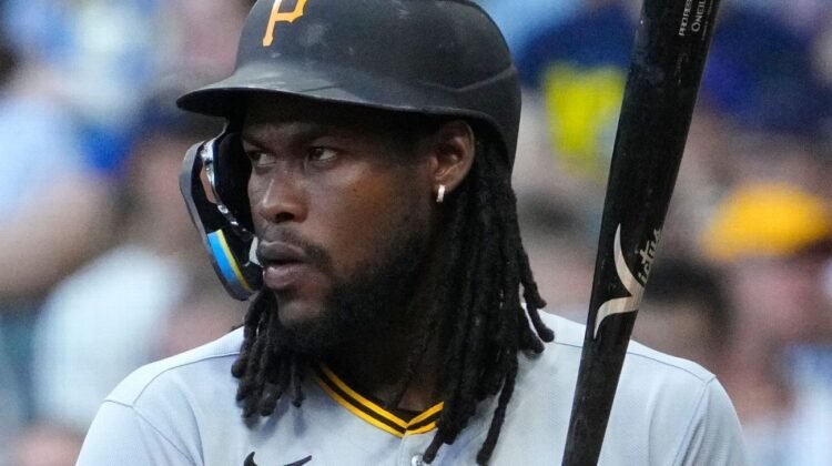 Pirates remove Cruz after he fails to run out double play Pirates remove Cruz after he fails to run out double play