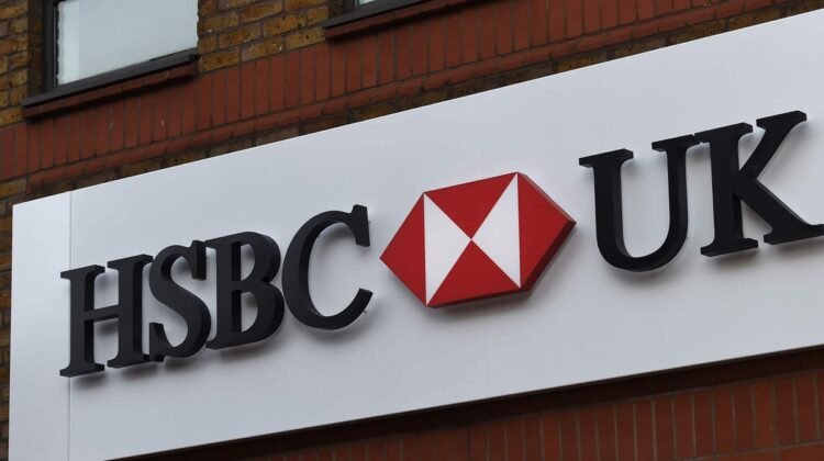 HSBC UK cuts financial advice fee to 1% for Premier customers