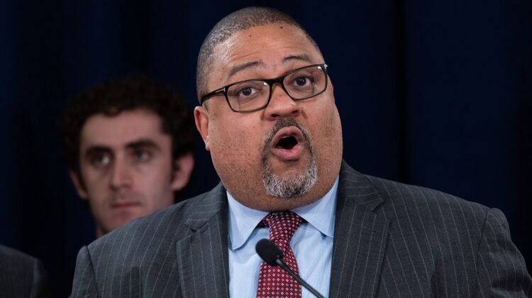 Manhattan DA Bragg wins Democratic primary after Trump prosecution Manhattan DA Bragg wins Democratic primary after Trump prosecution