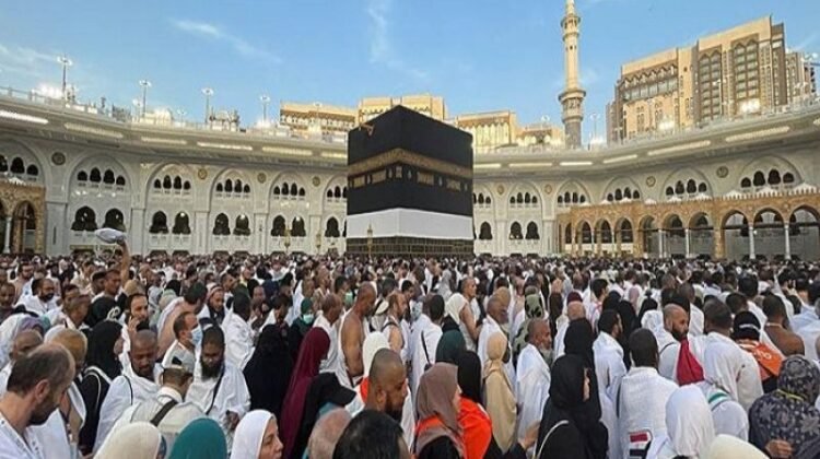 Under the blazing sun, millions of pilgrims set out for Mina as Hajj commences Under the blazing sun, millions of pilgrims set out for Mina as Hajj commences