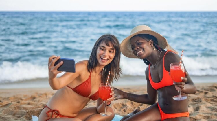 How to navigate the awkwardness of a wealth gap summer with your rich friends How to navigate the awkwardness of a wealth gap summer with your rich friends