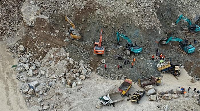 Search continues for Indonesia quarry collapse victims, death toll at 17 Search continues for Indonesia quarry collapse victims, death toll at 17