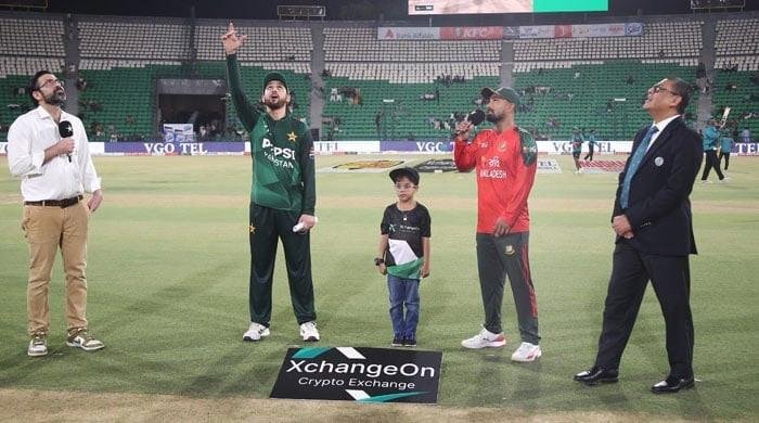 Pakistan win toss, elected to bowl first against Bangladesh Pakistan win toss, elected to bowl first against Bangladesh