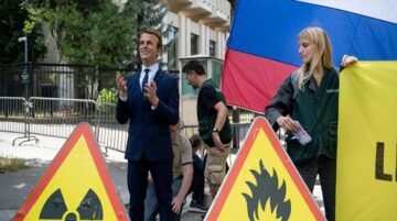 Greenpeace steals Macron wax figure for anti-Mosco…