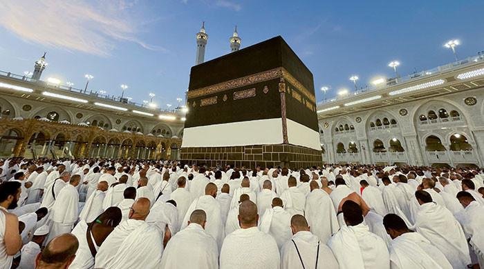 Million-plus pilgrims begin Hajj under blazing sun Million-plus pilgrims begin Hajj under blazing sun