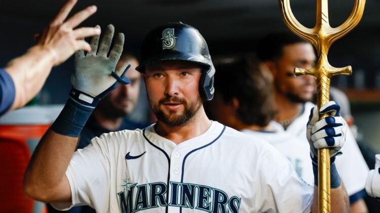 Mariners’ Cal Raleigh belts MLB-leading 33rd homer before July