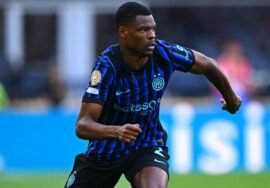 Transfer rumors, news: Barcelona ponder move for Dumfries