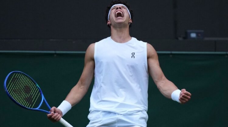 American Ben Shelton sails into round of 16 at Wimbledon 2025 American Ben Shelton sails into round of 16 at Wimbledon 2025