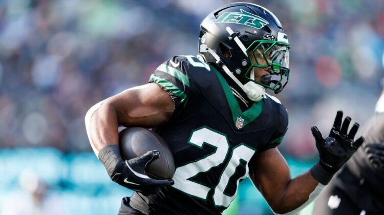 Who fell out of the NFL Top 10 best player rankings in 2025? Who fell out of the NFL Top 10 best player rankings in 2025?