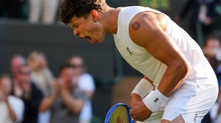 American Ben Shelton reaches first Wimbledon quarterfinal American Ben Shelton reaches first Wimbledon quarterfinal