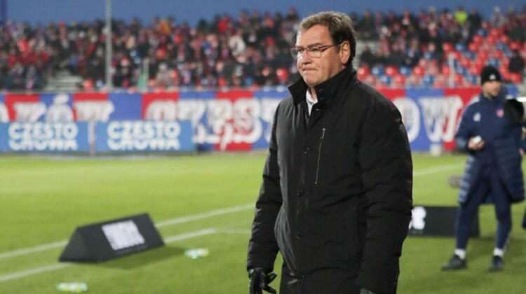 Poland name Urban as new manager to replace Probierz Poland name Urban as new manager to replace Probierz