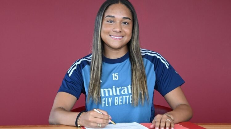 Arsenal sign Liverpool’s Olivia Smith in world-record transfer Arsenal sign Liverpool’s Olivia Smith in world-record transfer