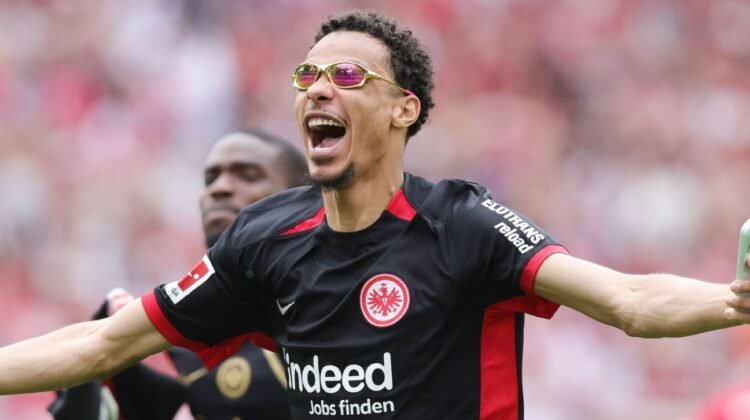 Liverpool in Ekitike talks with Isak not available – sources