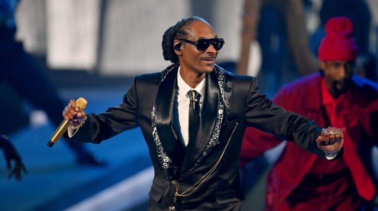 Snoop Dogg joins ownership group of Welsh club Swansea City Snoop Dogg joins ownership group of Welsh club Swansea City