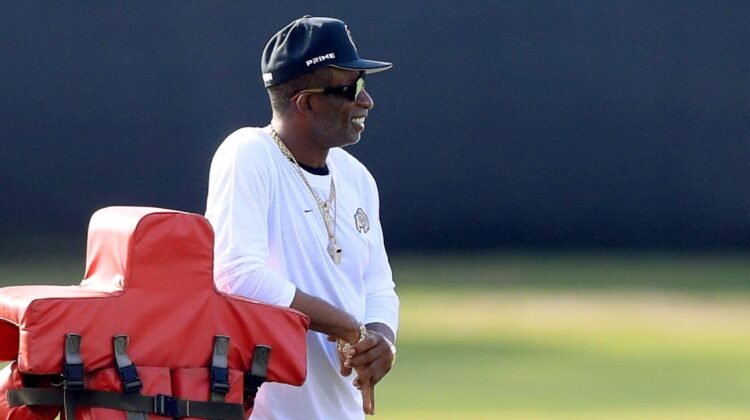 Deion Sanders visits Buccaneers camp for son Shilo’s first practice Deion Sanders visits Buccaneers camp for son Shilo’s first practice