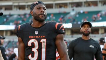 Bengals release veteran RB Zack Moss after 1 seaso…
