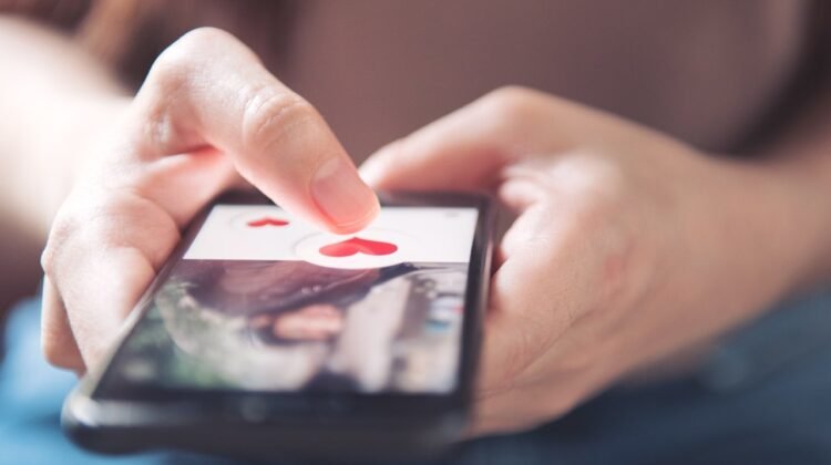 Jack Dorsey’s Bitchat app lets you message without internet connection
