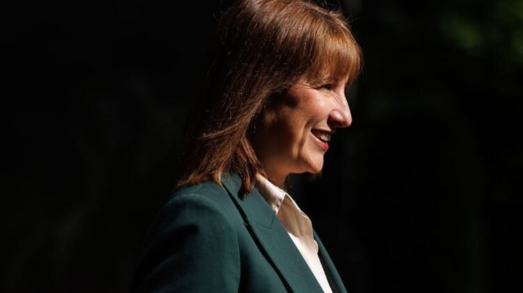 Rachel Reeves pauses cash ISA changes after backlash Rachel Reeves pauses cash ISA changes after backlash