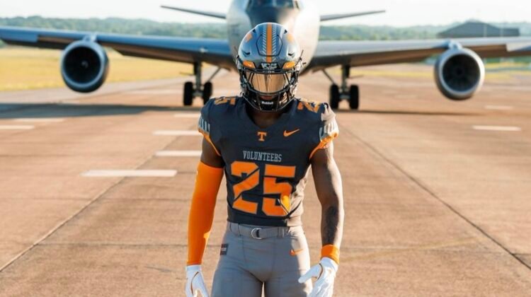 Tennessee Volunteers Unveils New Davy Crockett-Inspired “Smokey Grey” Alternate Football Uniforms – SportsLogos.Net News Tennessee Volunteers Unveils New Davy Crockett-Inspired “Smokey Grey” Alternate Football Uniforms – SportsLogos.Net News