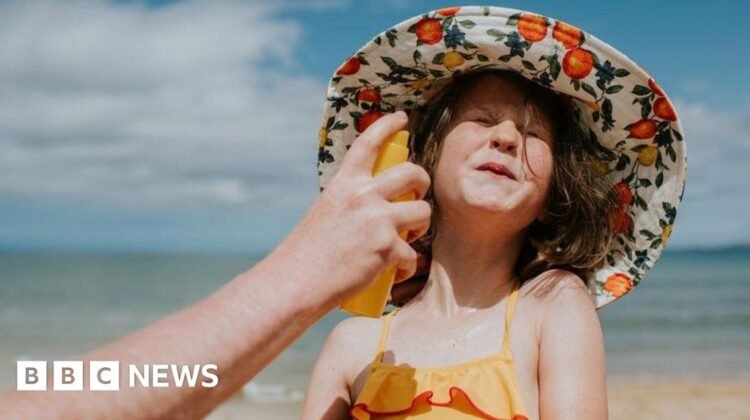 How does sunscreen work, and what do SPF and star ratings mean? How does sunscreen work, and what do SPF and star ratings mean?