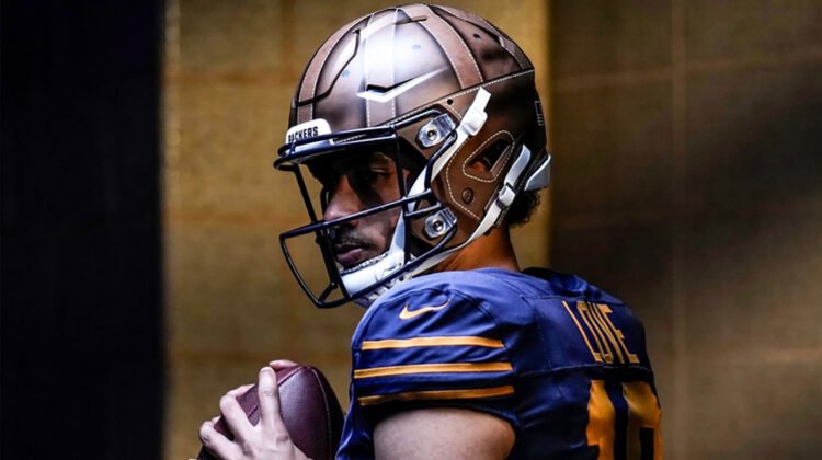 Green Bay Packers Unveil 1923 Throwback Uniforms Featuring Hand-Painted “Leather” Helmets – SportsLogos.Net News Green Bay Packers Unveil 1923 Throwback Uniforms Featuring Hand-Painted “Leather” Helmets – SportsLogos.Net News