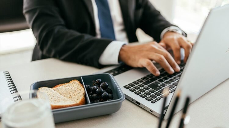 Viral Reddit post about worker’s locked lunch sparks heated office drama Viral Reddit post about worker’s locked lunch sparks heated office drama