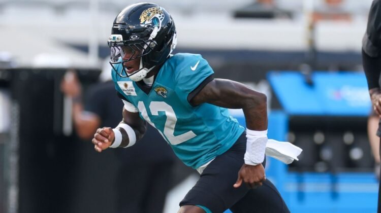 Jaguars’ Travis Hunter plays offense, defense in scrimmage