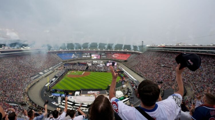 Braves, Reds take in sights for MLB Speedway Classic at Bristol