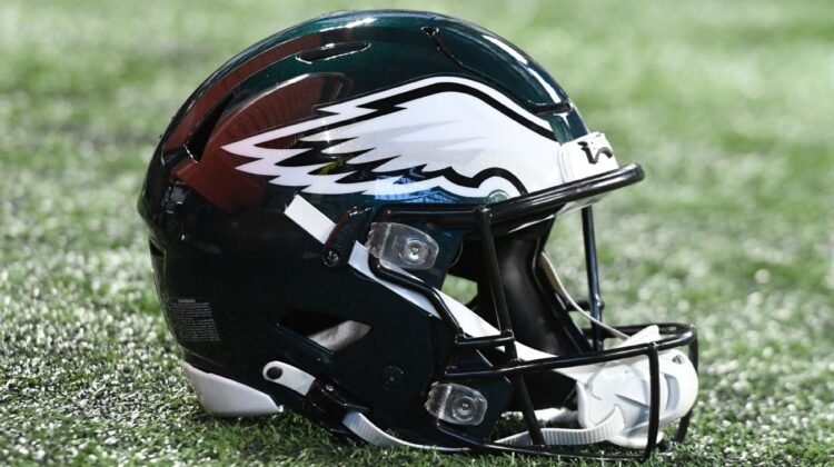 Sources: Raiders trade CB Bennett to Eagles for DL Booker IV
