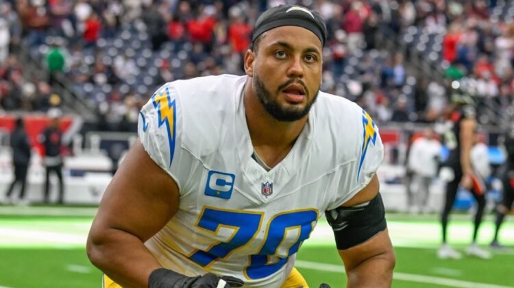 Chargers lose Rashawn Slater for season with patellar rupture