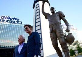 Pats unveil Tom Brady statue in ceremony outside Gillette Stadium