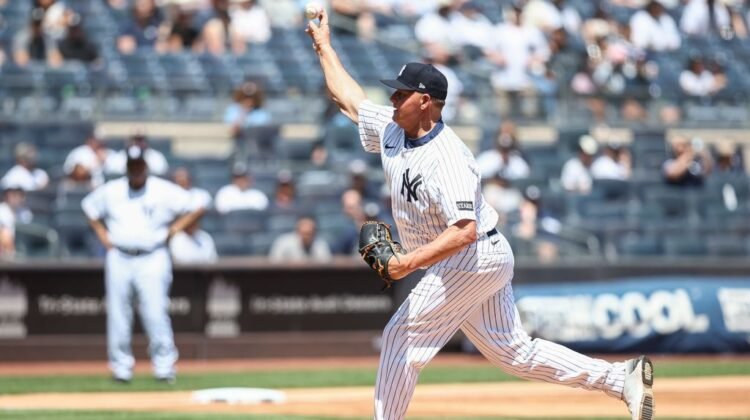Clemens, back for Old-Timers’ game, addresses Piazza bat toss