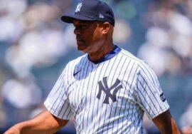 Mariano Rivera tears Achilles during Yankees’ Old-Timers’ game