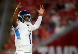 Titans rookie QB Cameron Ward leads TD drive in debut