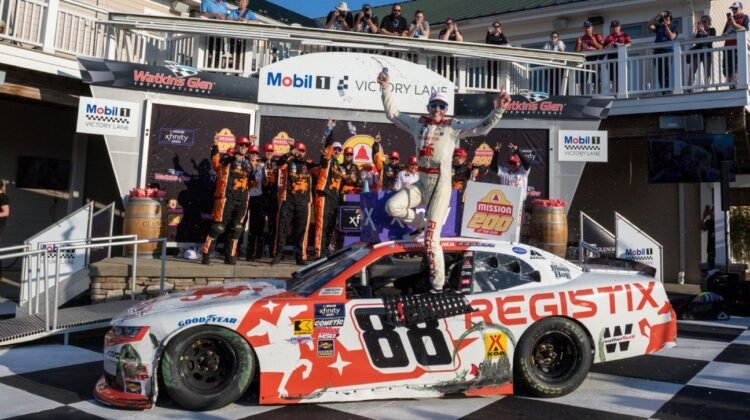 NASCAR’s Connor Zilisch falls celebrating, breaks collarbone NASCAR’s Connor Zilisch falls celebrating, breaks collarbone