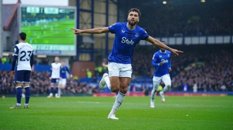 Transfer rumors, news: Calvert-Lewin fires agent for Man United deal Transfer rumors, news: Calvert-Lewin fires agent for Man United deal