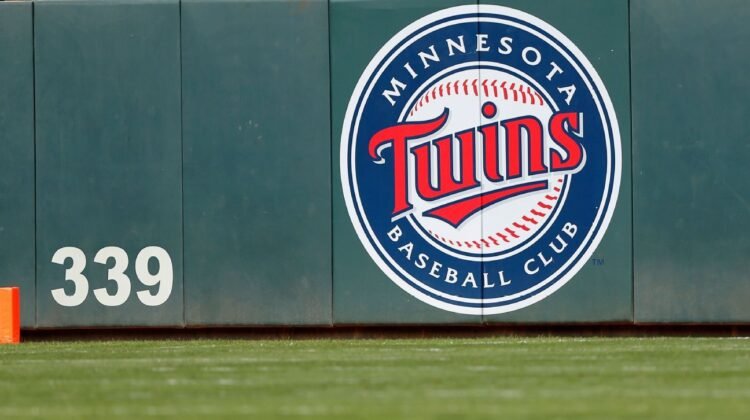 Twins no longer for sale as Pohlad family eyes new investors Twins no longer for sale as Pohlad family eyes new investors