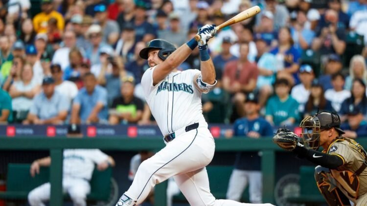 Cal Raleigh hits 50th homer, joins Mantle in record books