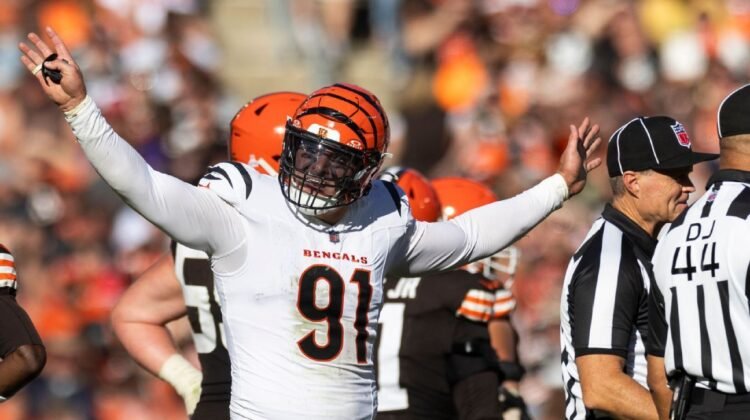 Bengals’ Hendrickson ‘honored’ by raise, returns to practice Bengals’ Hendrickson ‘honored’ by raise, returns to practice