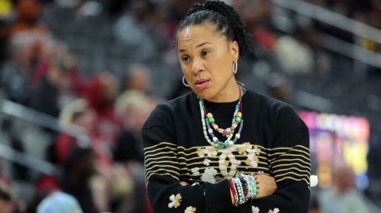 Dawn Staley interviewed with Knicks for head coaching job Dawn Staley interviewed with Knicks for head coaching job