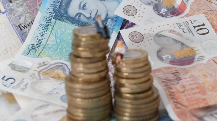 Too broke to break up: 21% of young adults ‘stayed with partner to manage costs’ Too broke to break up: 21% of young adults ‘stayed with partner to manage costs’