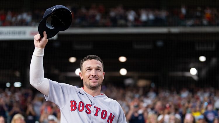 Ex-Astros star Alex Bregman hits historic homer in first at-bat back in Houston Ex-Astros star Alex Bregman hits historic homer in first at-bat back in Houston