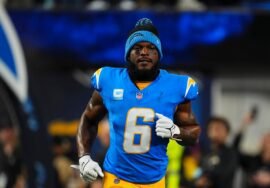 NFL star taken into police custody on weapons char…