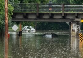 Milwaukee flooding forces SNY TV crew to swim after abandoning car