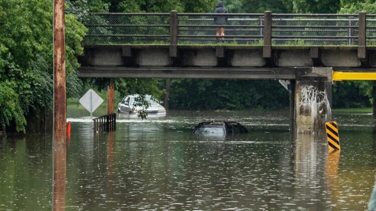 Milwaukee flooding forces SNY TV crew to swim after abandoning car Milwaukee flooding forces SNY TV crew to swim after abandoning car